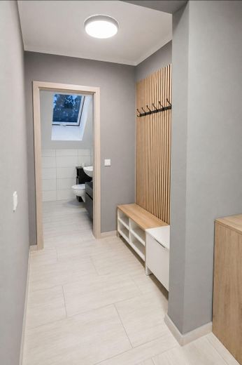 *Neuwertig & Zentral*: Geräumige 4-Zi.-Wohnung mit Balkon & Gäste-WC in Westerbeck – Flur-Garderobe
