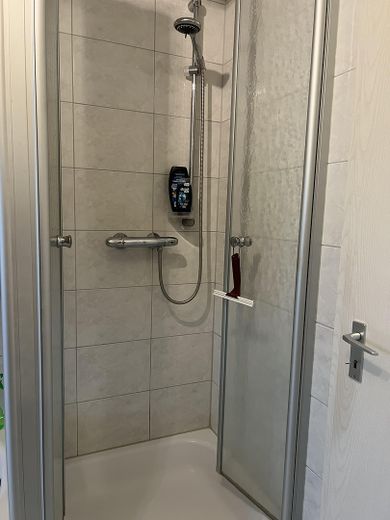 Helle 2-Zimmer Dachgeschosswohnung in Großenseebach mit großem Balkon - BITTE KEINE MAKLERANFRAGEN – Bad