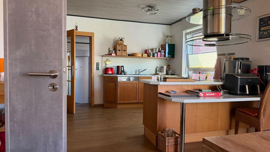 Freistehendes Einfamilienhaus mit Einliegerwohnung – offene Küche