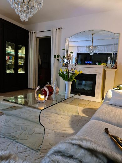 Helle 3 Zimmer-Wohnung in Eicken – Wohnzimmer