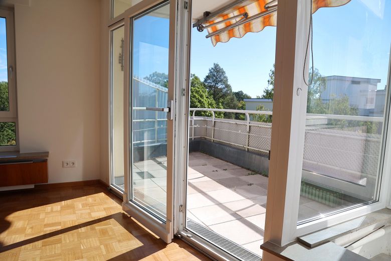 Wunderschöne 2,5-Zimmer Whg mit Panoramablick, Balkon + Tiefgarage – Foto 10