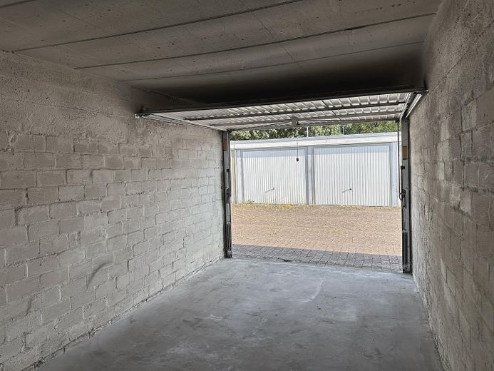 Gartenhof-Reihenhaus in Hannover-Marienwerder – Garage
