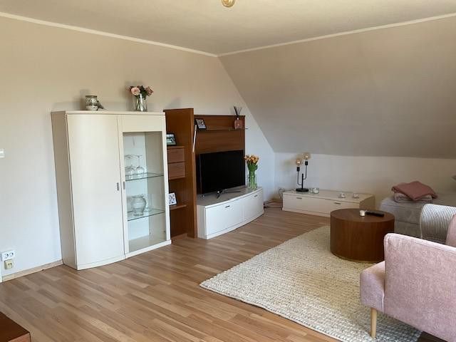 Gepflegtes Einfamilienhaus mit 2 Wohneinheiten in Hamburg-Bergedorf/Alt Nettelnburg – Wohnbereich OG