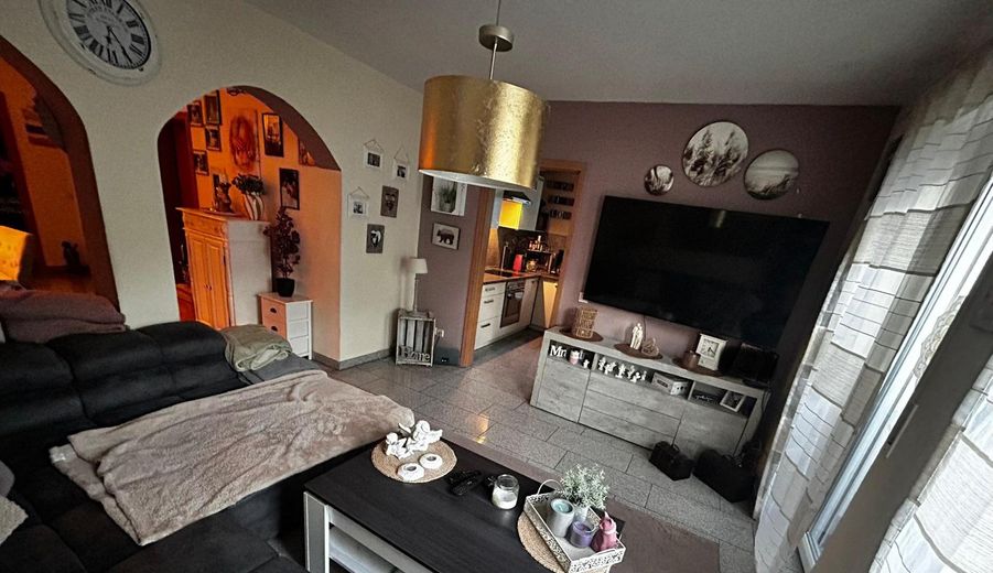 3 Zimmer Exklusiv Wohnung auf Erdgeschoß in ruhige Lage – Wohnzimmer - b