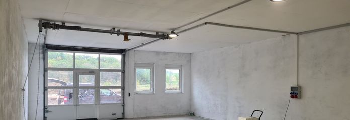 Halle Bild UG (1)