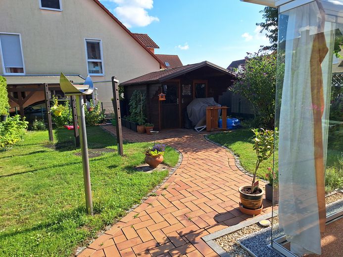 Charmante Doppelhaushälfte mit Wintergarten in Wolfsburg-Wendschott – Foto 3