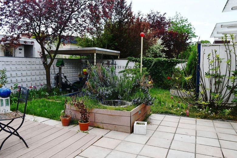 **RESERVIERT** Architektenbungalow + Einliegerwohnung + separate Büroeinheit in Feldrandlage von DA-Arheilgen – Garten
