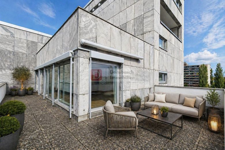Top!! Penthouse mit großer Südwest-Dachterrasse und Skylineblick – Dachterrasse - Virtual Staging