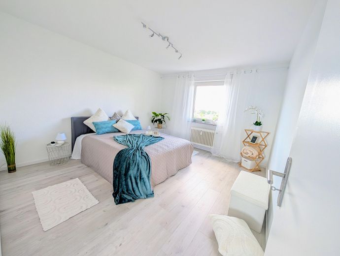 PROVISIONSFREI - sofort einziehen - Helle 3-Zimmerwohnung mit Blick zur Pfalz, komplett renoviert – Schlafzimmer