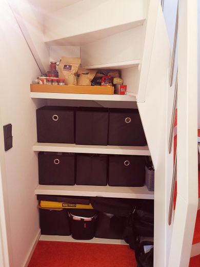 TRAUM(FERIEN)WOHNUNG VON PRIVAT ZU KAUFEN! – Viel Stauraum unter der Treppe