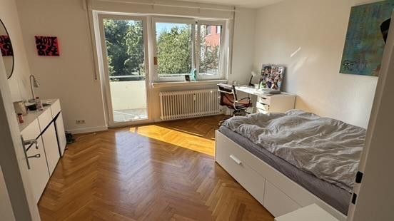 3-кімнатна квартира у власності з двома балконами – Zimmer 1 mit Balkonzugang