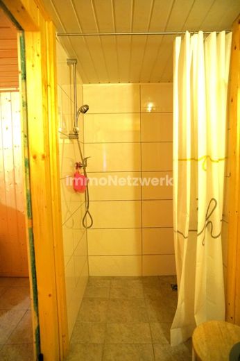 Bad Wildbad: Behaglich, bestsaniert, bezugsfertig! Sympathisches Einfamilienhaus in bester Lage. – Dusche Sauna