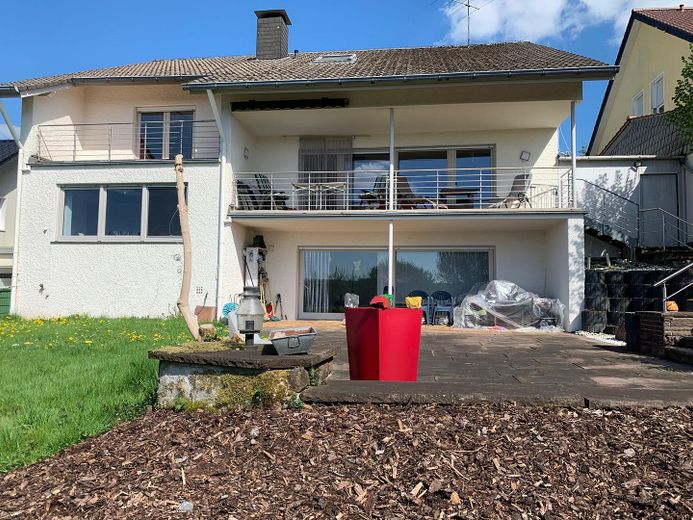 Südseite, mit Gehäckseltem