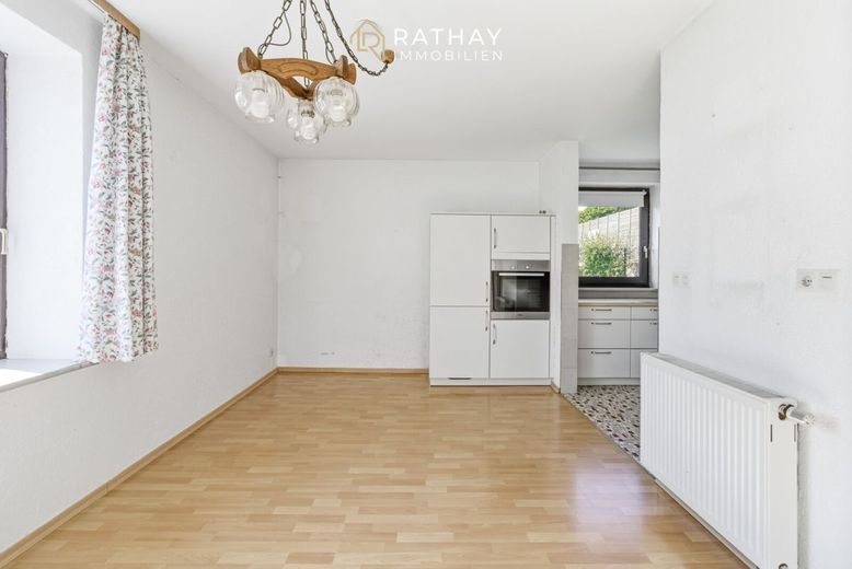 Charmanter Bungalow auf tollem Grundstück in Langquaid - viel Potenzial für Ihre Wohnideen – Esszimmer/ Küche