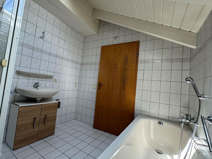 Charmante 3-Zimmer-Wohnung mit Sonnenbalkon in Cleebronn – Foto 13