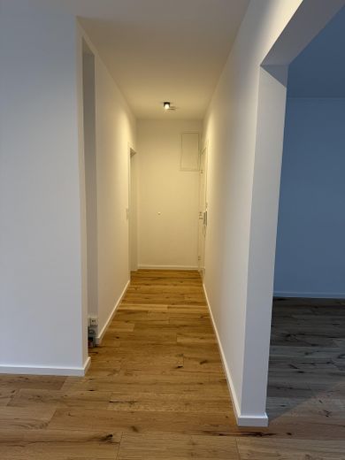 Erstbezug nach Sanierung: gut geschnittene Wohnung in gepflegtem Mehrfamilienhaus in ruhiger Lage – Eingangsbereich
