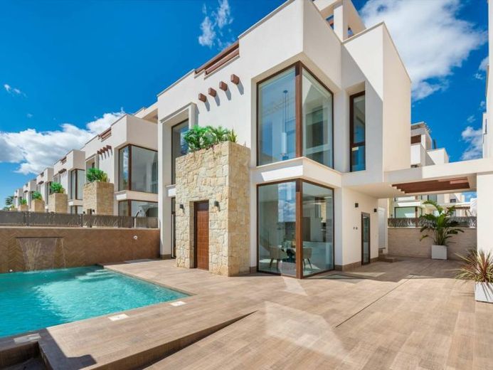 Luxuriöse und moderne Villa – Foto 1