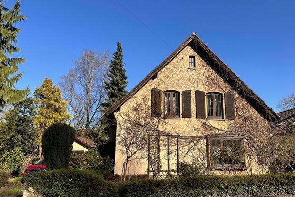Prachtig historisch eengezinswoning aan de beekloop in Püttlingen