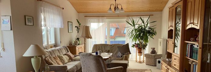 Wohnzimmer mit Südbalkon