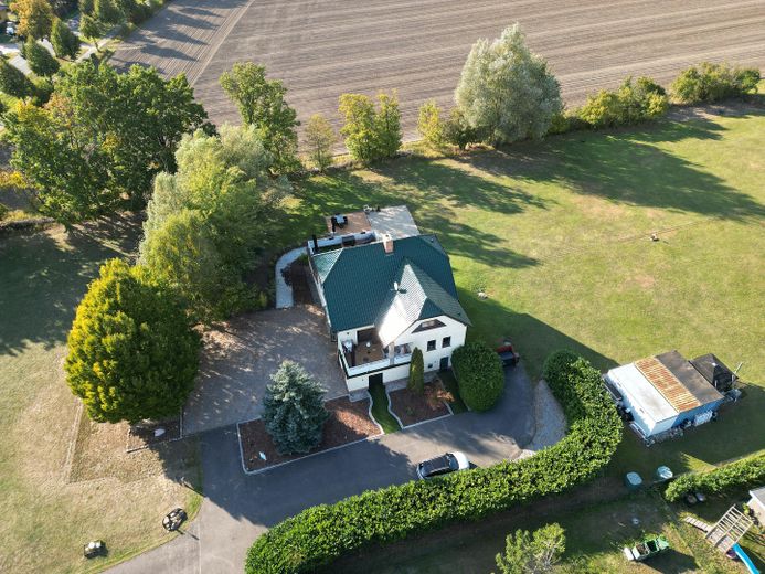 NEU! Ikonische, lichtdurchflutete Landhaus Villa mit Einliegerwohnung & mögl. Grundstkserweiterung – Foto 2