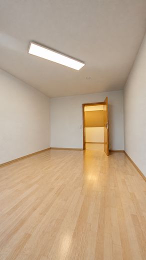 Luminoso y cuidado piso de 2 habitaciones con cocina y baño – Foto 4