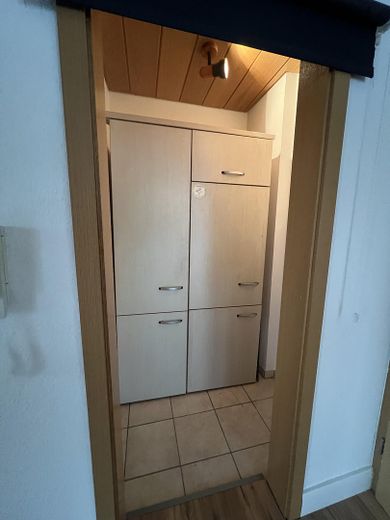 2 Zimmer Wohnung, 58,7 qm EBK, Balkon – Abstellkammer mit Schrank