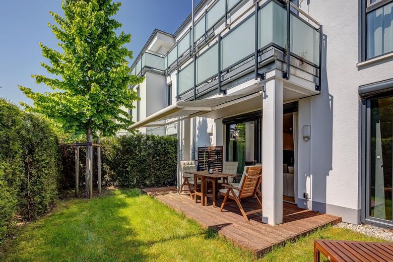 Hoogwaardige, gemeubileerde tuinwoning – Terrasse / Garten