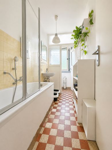 Aantrekkelijk 3-kamerappartement op de begane grond in geliefde woonomgeving van Koblenz-Zuid – BADEZIMMER