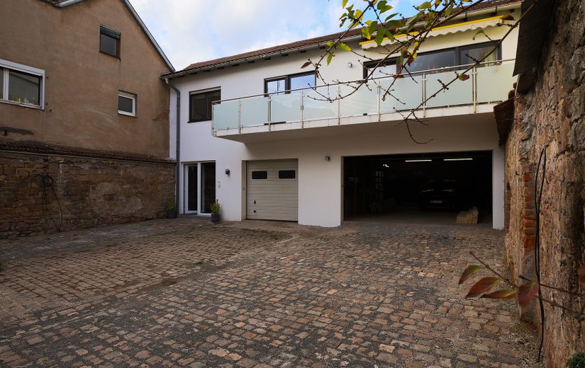 Casa unifamiliare ristrutturata con 2 garage enormi e innumerevoli possibilità di sviluppo – Foto 15