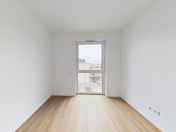 1. AFFITTO GRATUITO: Luminoso appartamento di nuova costruzione con 3 locali, balcone e cucina componibile – Schlafzimmer II