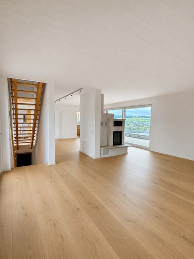 Casa unifamiliare indipendente in una posizione speciale ai margini dei campi, con ampie superfici terrazzate – Gestaltungsvorschlag Wohnzimme