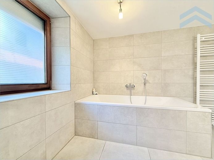Familienhaus mit Charme &amp; Ausbaupotenzial, 2017 saniert – Badewanne |OG