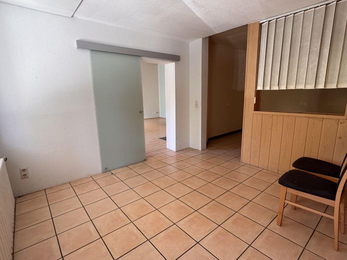 Top Sichtbarkeit: Gewerbe (2.021 m²) mit Wohnpotenzial für Handel, Büro, Praxis & Werkstatt – Eingangsbereich Flur/Büro 1