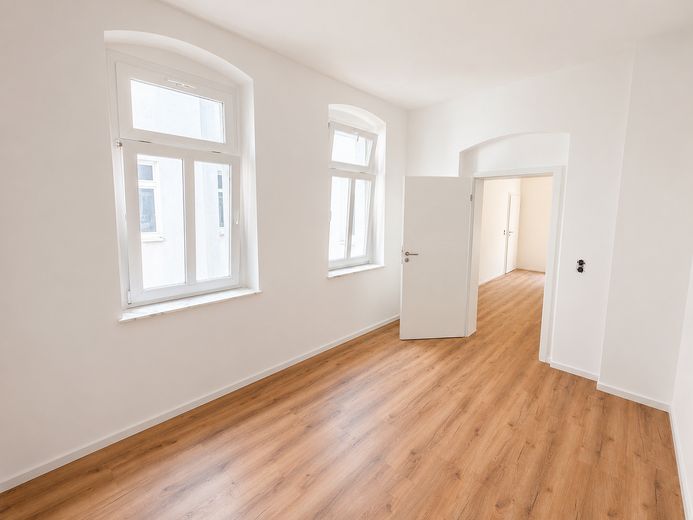 Kernsanierte 4-Zimmer-Wohnung mit moderner Einbauküche in zentraler Lage – Arbeitszimmer 