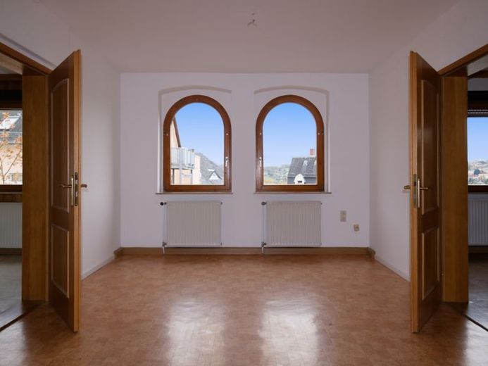 Große Wohnung mit Einbauküche und Gartennutzung – Foto 1