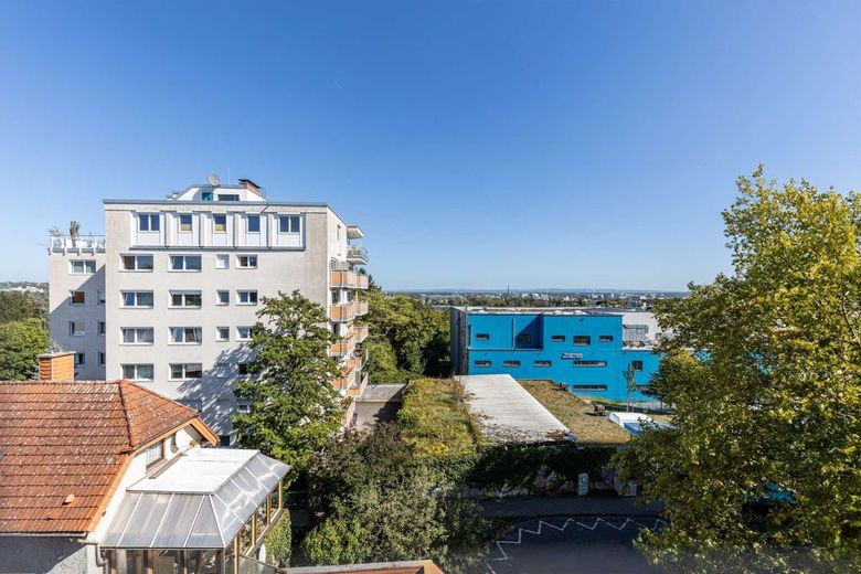 Charmante 2-Zimmer-Wohnung in Frankfurt-Bornheim - 5. Obergeschoss, Aufzug, Balkon &amp; Ausblick – Ausblick