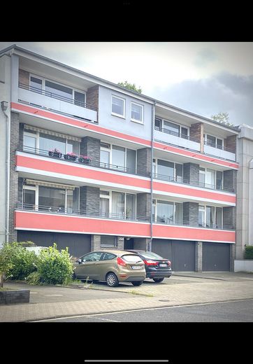 Top moderne 3 Zi Wohnung mit Balkon 2 Min vom See! – Hausansicht