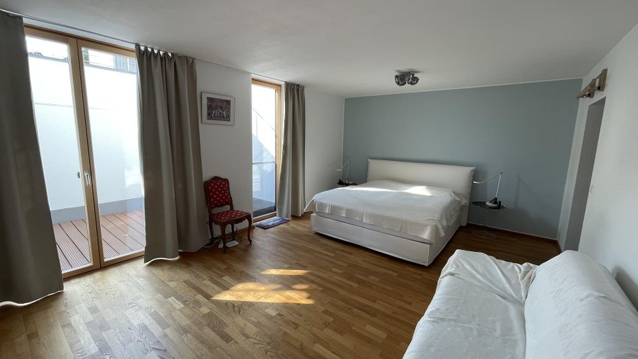 Maison d’architecte baignée de lumière dans un emplacement privilégié – Habiter avec une vue dégagée sur la verdure – Schlafzimmer UG