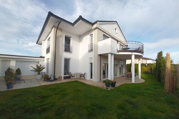Ampia casa unifamiliare in esclusivo stile villa (venditore privato)