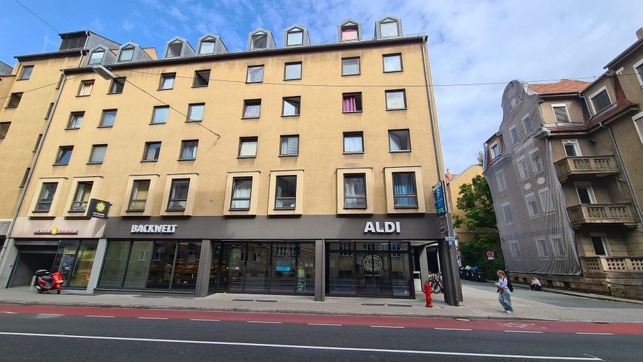 Möbliertes und renoviertes Apartment in Henkestraße 5 Erlangen bei Arcaden und Campus. Ab sofort. – Gebäudeansicht 