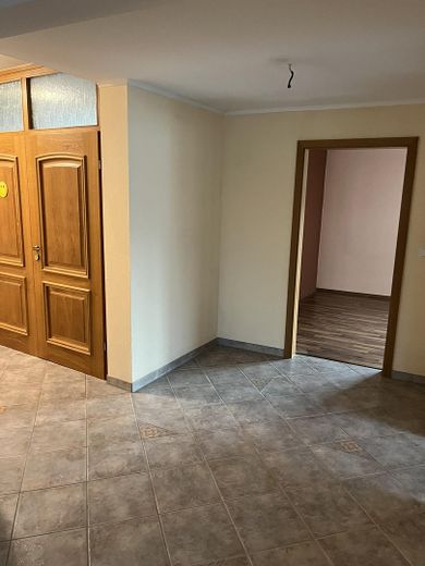 Spazio abitativo per tutti - 5 locali, 170 m², 2 bagni, stufa svedese, balcone, vista – Eingangsbereich