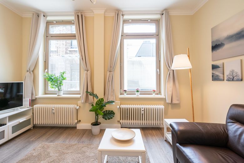 Мебльована 1-кімнатна квартира Aachen-Burtscheid, відремонтована | Furnished Apartment – Schlaf- & Wohnbereich