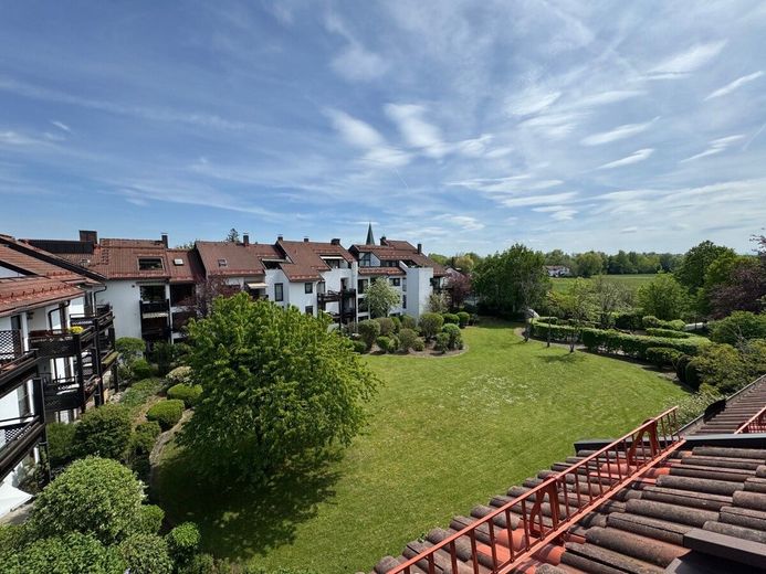 Bezugsfrei: Dachgeschosswohnung mit 2 herrlichen Dachterrassen in Taufkirchen – Blick Ost Terrasse