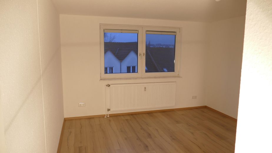 BEZUGSFREI ab 01.11.26: 4-Zi.-Maisonette (109m²) mit TG-Stellplatz & Balkon in Uni-Nähe! – Zimmer