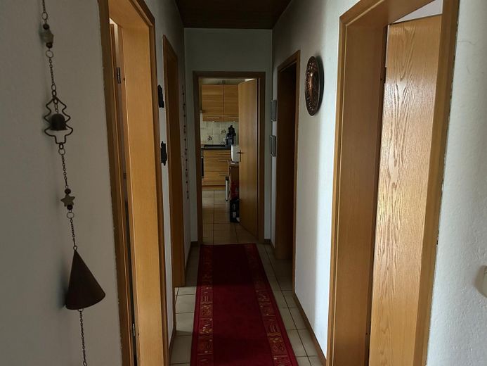 Casa unifamiliare ben tenuta con grande potenziale e terreno edificabile aggiuntivo a 54570 Neroth – Flur