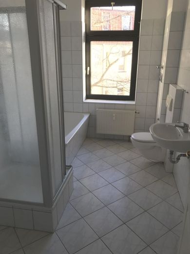 Bad mit Wanne u. Dusche