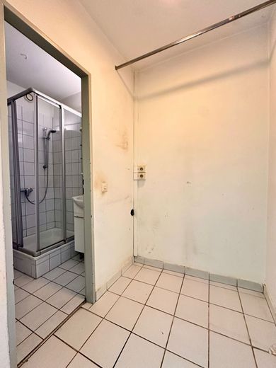 Galeriewohnung mit großer Fensterfront – Abstellkammer
