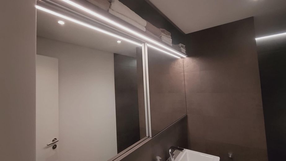 Fantástico apartamento de 2 habitaciones justo junto al Volkspark, en Prenzlauer Berg – Hochwertiger Spiegelschrank