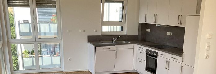 Helle 3 ZKB, Einbauküche, Balkon, Keller – Küche und Essbereich