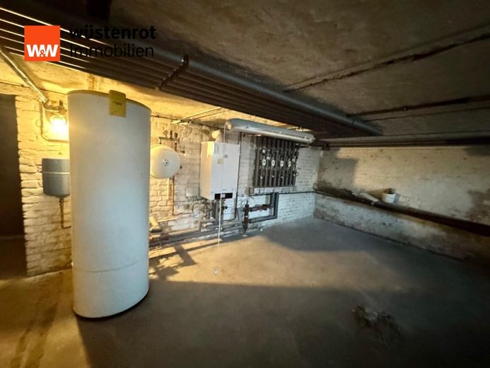 Circa 23.000EUR Einnahmen durch PV-Anlage! MFH mit 5 Einheiten, Garagen und Scheune bei Jüterbog. – Heizanlage